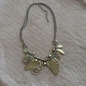 Elegant Gold Leaf Pendant Necklace